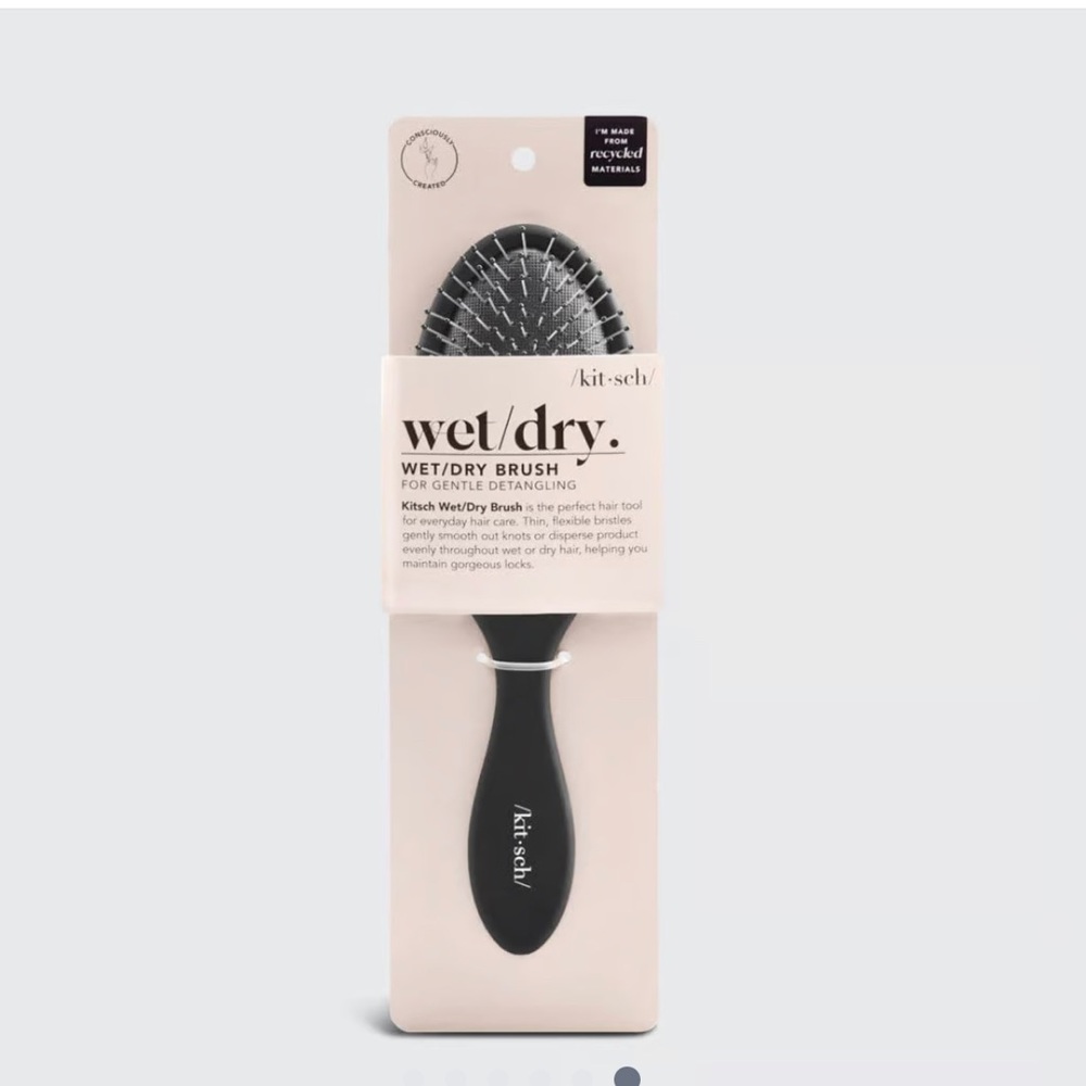 Kit•sch wet/dry brush for gentle detangling.